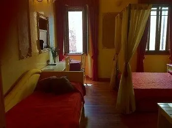 Best Suites Trevi Rome 4*,